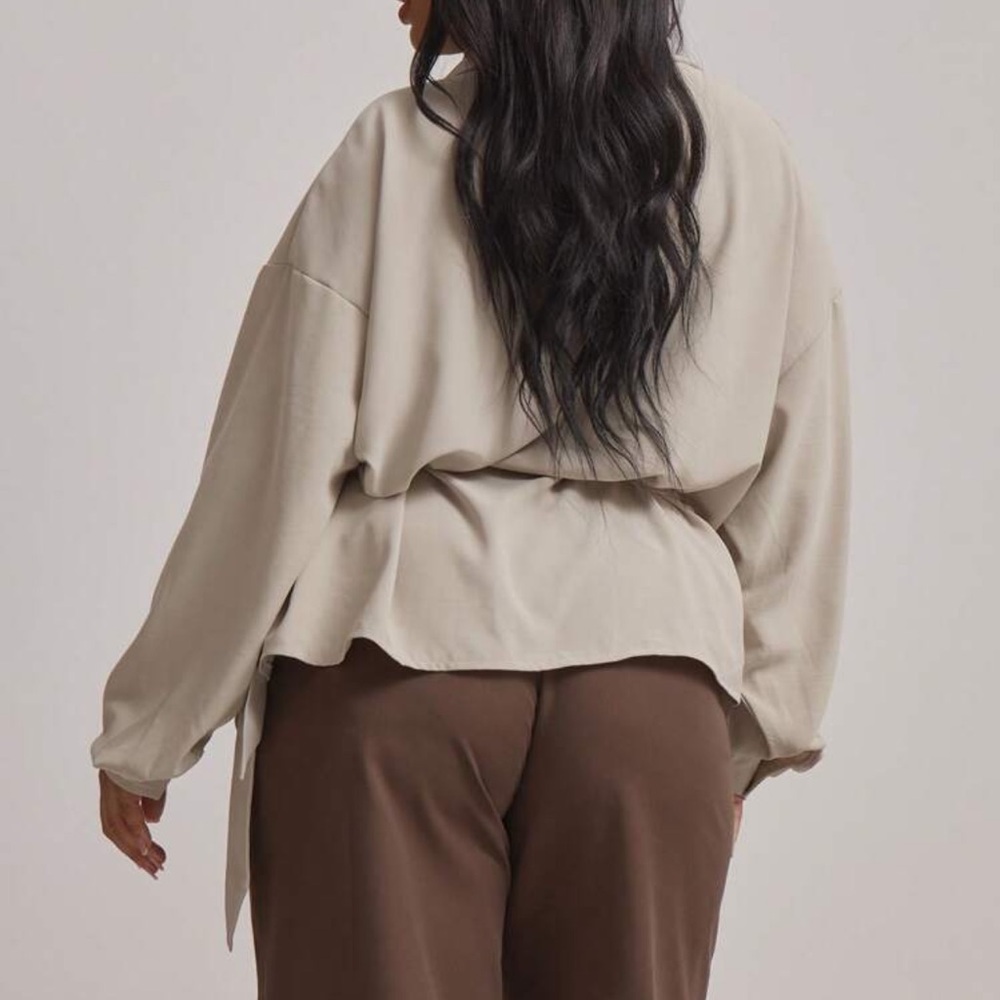 🍄‍🟫 PLUS Asymmetric Blouse 🍄‍🟫 - Picture 3 of 5